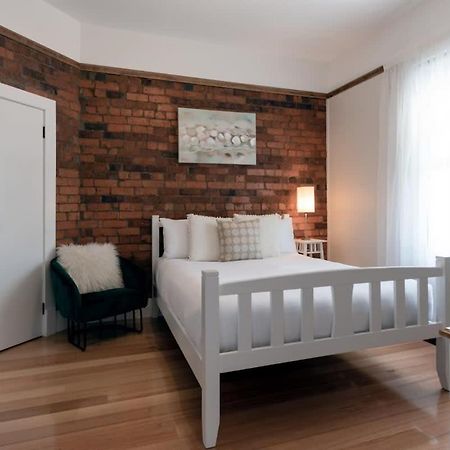 Cosy Accommodation Moments From The Centre Of Town With Wifi ลอนเชสตัน ภายนอก รูปภาพ