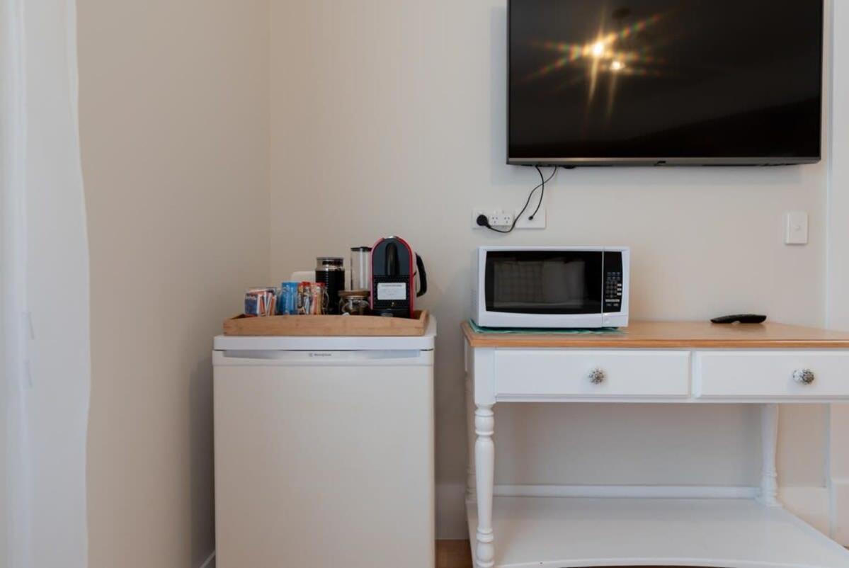 Cosy Accommodation Moments From The Centre Of Town With Wifi ลอนเชสตัน ภายนอก รูปภาพ