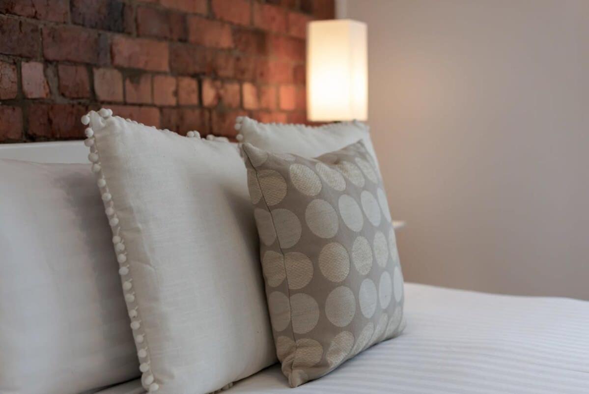 Cosy Accommodation Moments From The Centre Of Town With Wifi ลอนเชสตัน ภายนอก รูปภาพ