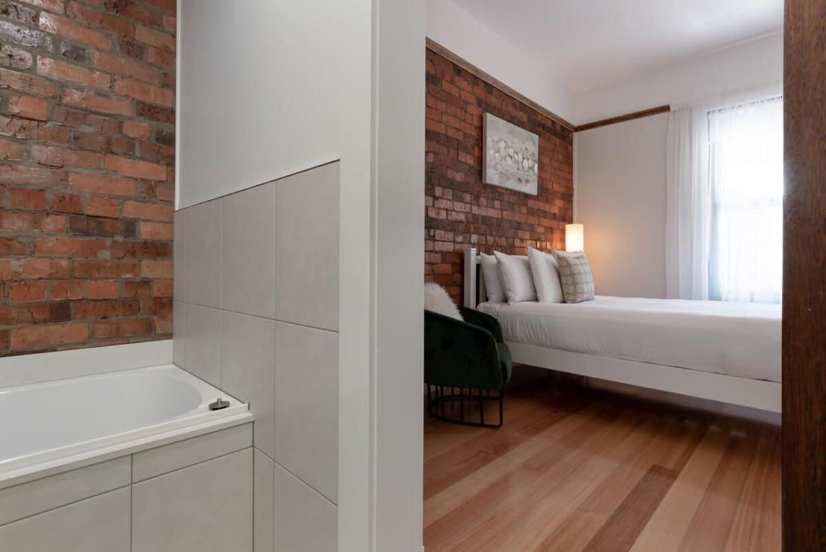 Cosy Accommodation Moments From The Centre Of Town With Wifi ลอนเชสตัน ภายนอก รูปภาพ