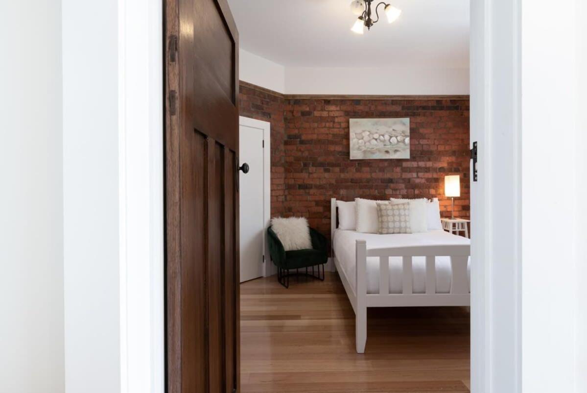 Cosy Accommodation Moments From The Centre Of Town With Wifi ลอนเชสตัน ภายนอก รูปภาพ