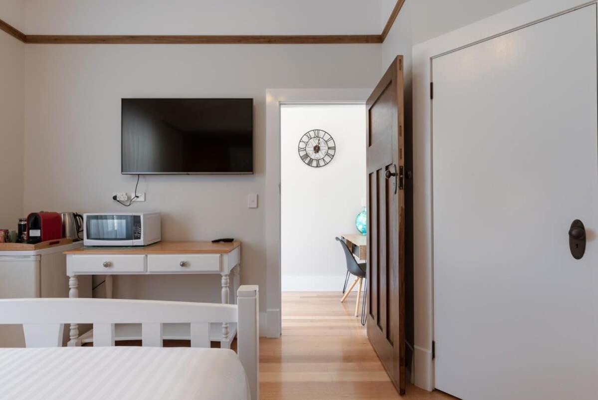 Cosy Accommodation Moments From The Centre Of Town With Wifi ลอนเชสตัน ภายนอก รูปภาพ