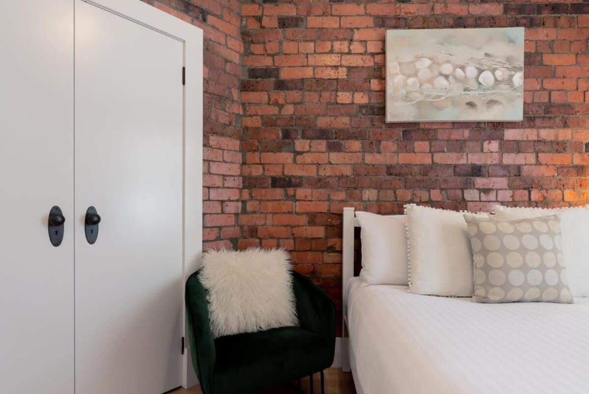 Cosy Accommodation Moments From The Centre Of Town With Wifi ลอนเชสตัน ภายนอก รูปภาพ